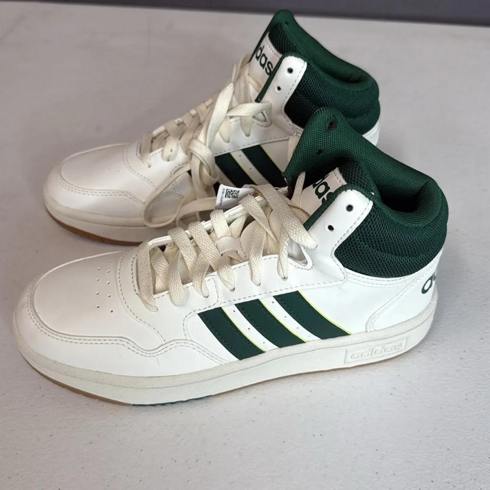 adidas Unisex-Child Hoops 3.0 Mid Top Sneaker Green/White‎ Size 4 NWT No Box